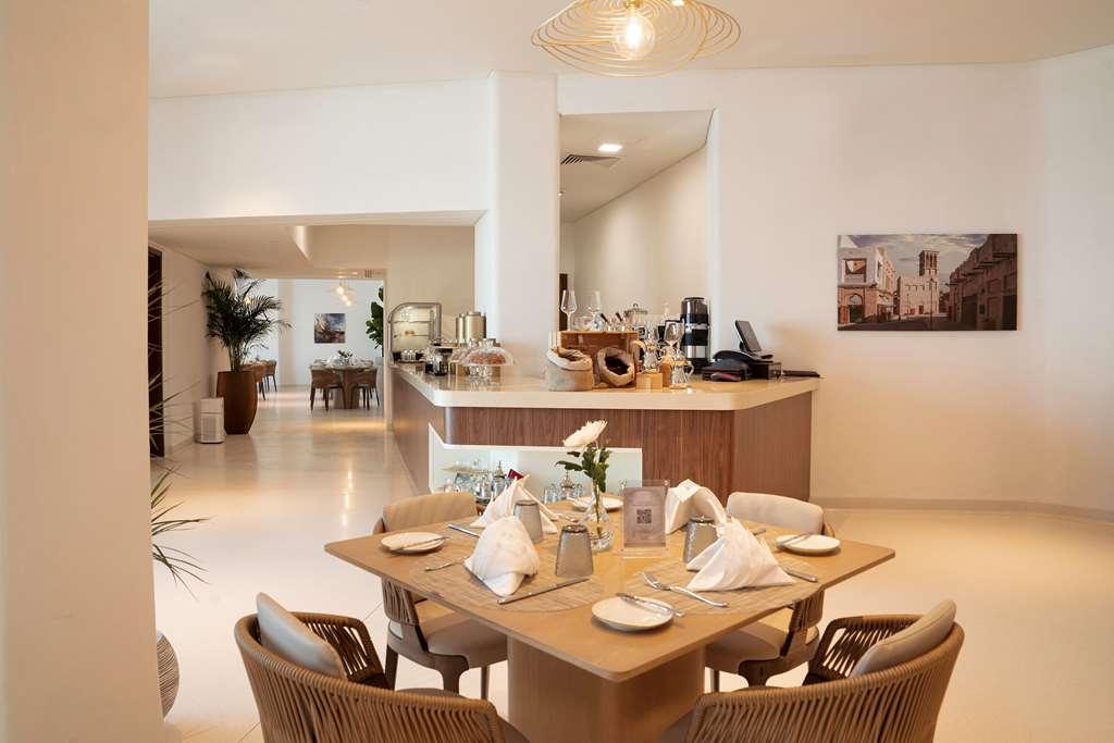 Mina Hotel & Residences Doha Restaurant foto
